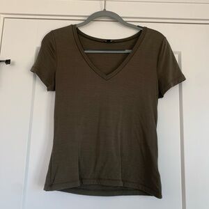 Express Fitted Green Vneck Tee